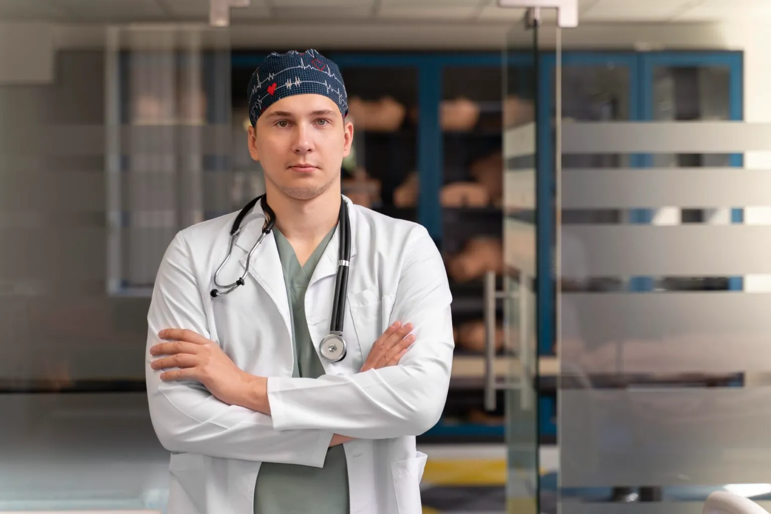 male-student-practicing-medicine